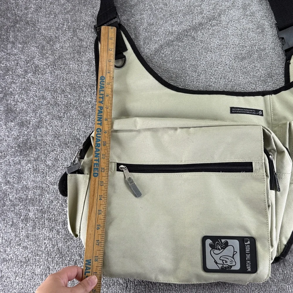 Compack Team Shoulder Messenger Bag Cream Watch The Frog Warner Bros Collectible